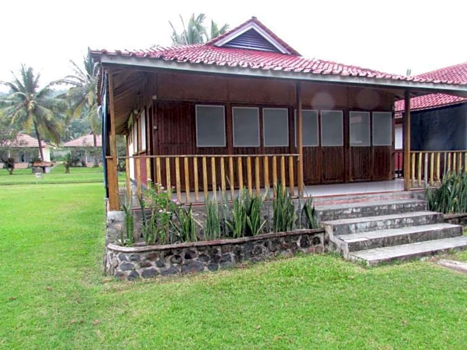 Photo 1 of 3 of Bungalow, Beachfront