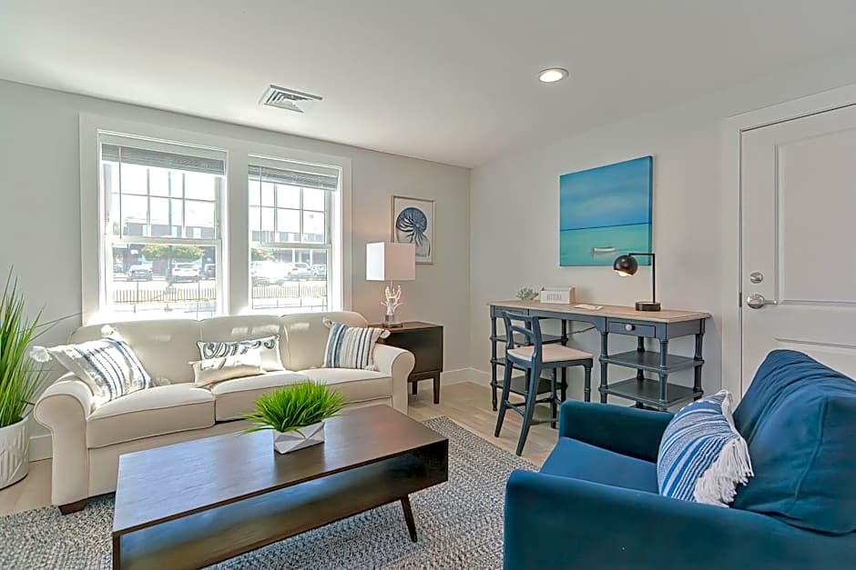 Harbourtown Suites on Plymouth Harbor