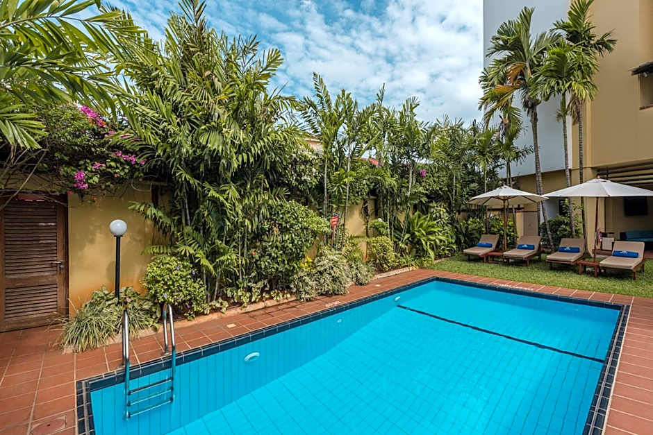 Sea Cliff Court Hotel & Luxury Apartments