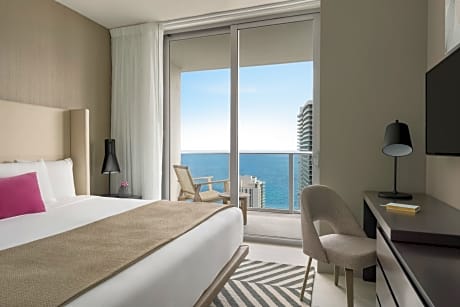 2 Bedroom Presidential Corner Suite-Panoramic with Kitchen