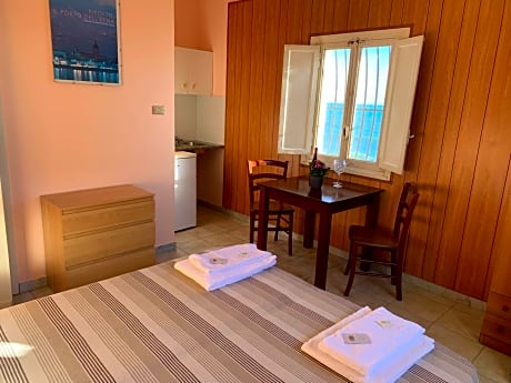 Bungalow - Beach Front (3 Adults)