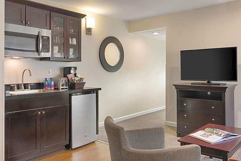 Peacock Suites