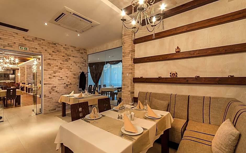 Grand Royale Apartment Complex & Spa