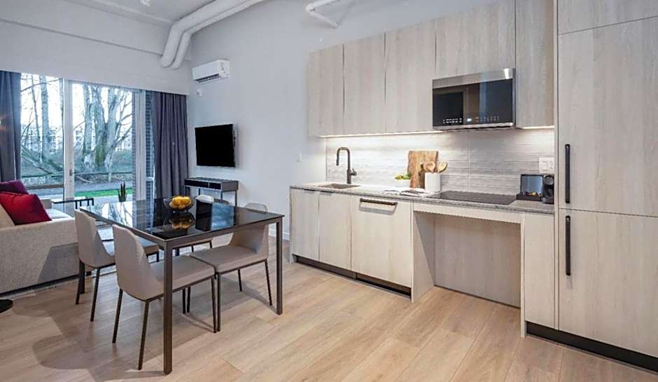 Steveston Waterfront Hotel