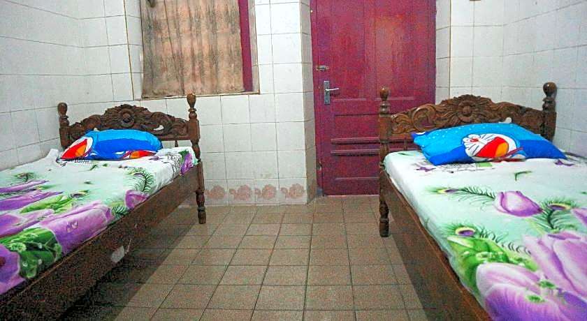 OYO Life 1972 Aman Family Inn Syariah