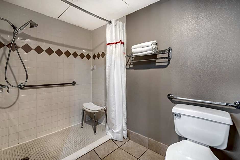 Red Roof Inn & Suites Sulphur Springs