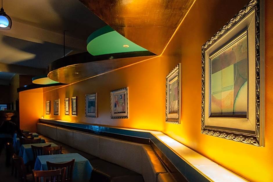 Hillside Plaza Hotel