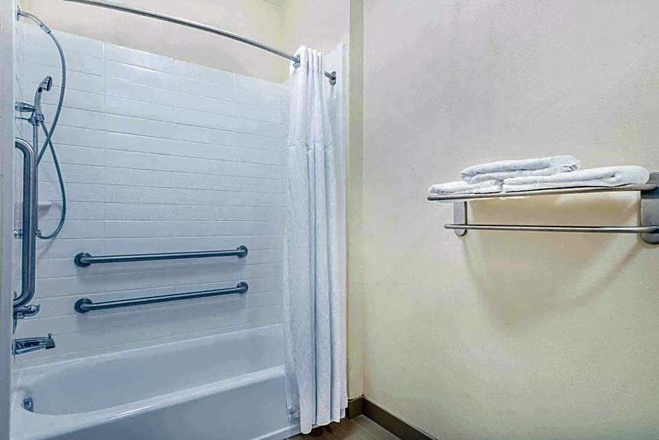 Days Inn & Suites by Wyndham Katy