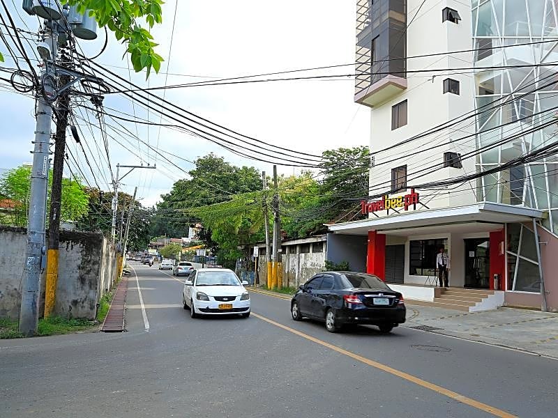 Travelbee Business Inn