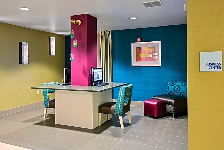 Holiday Inn Express and Suites Carlisle Harrisburg