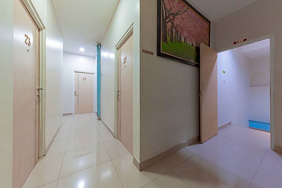 RedDoorz near Pasar Baru Bandung