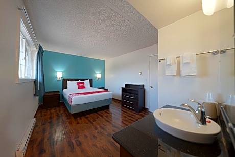 Premium Queen Bed with Kitchenette