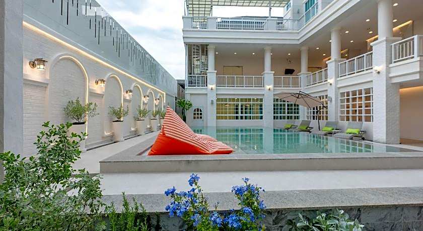 De Hug Hotel and Residence