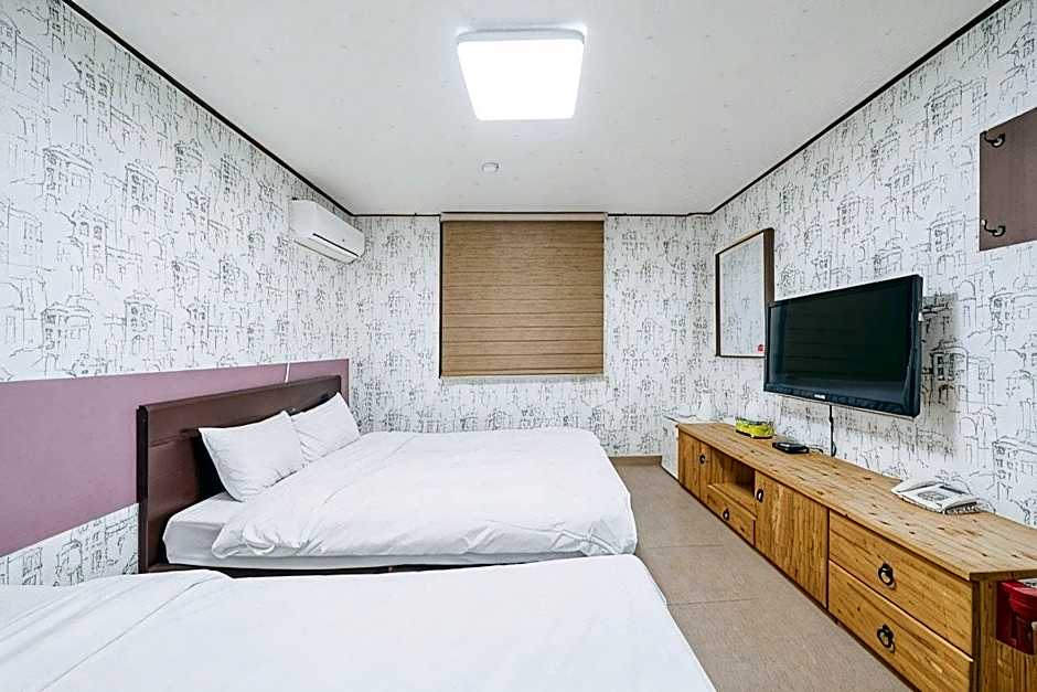 New Manhattan Tourist Hotel