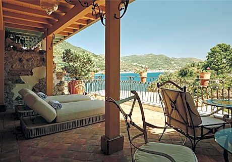 Junior Suite (3 Adults) with Sea View