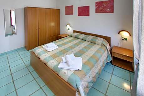 One-Bedroom Apartment (4 Adults)