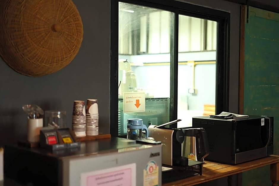 Yimwhan Hostel & Cafe Ayutthaya