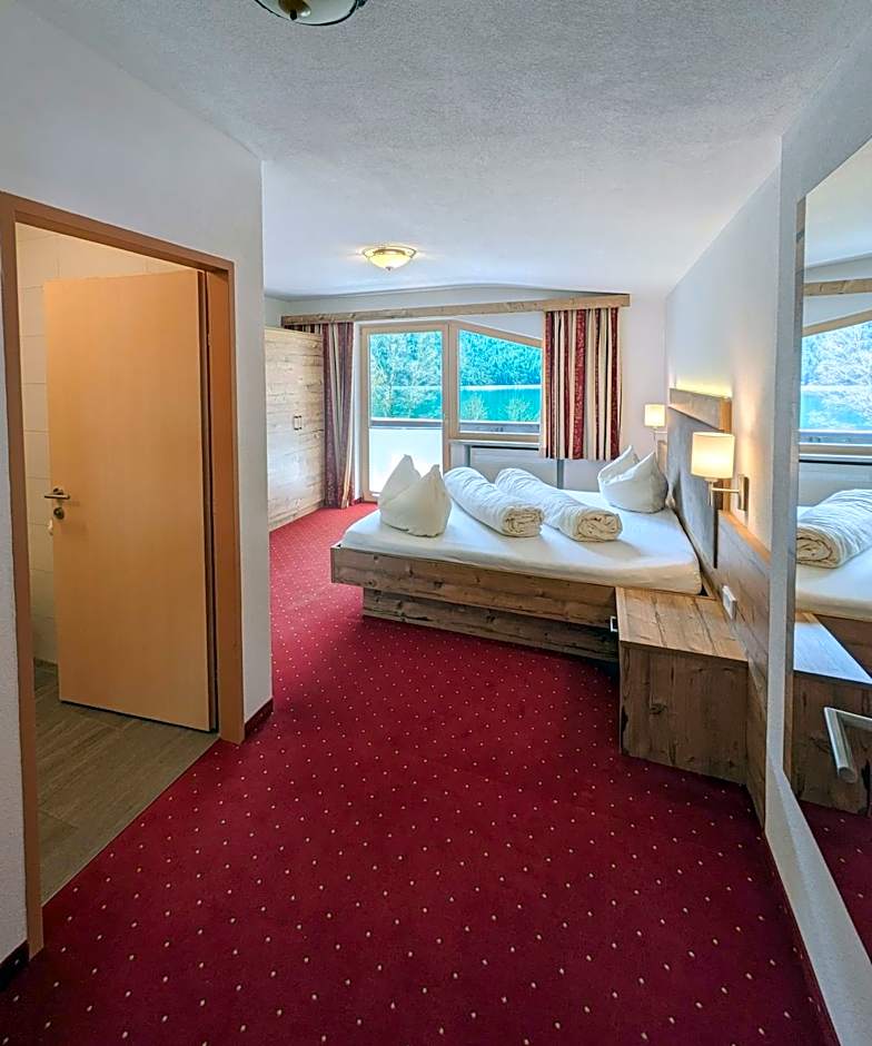 Photo 1 of 4 of Quadruple Room