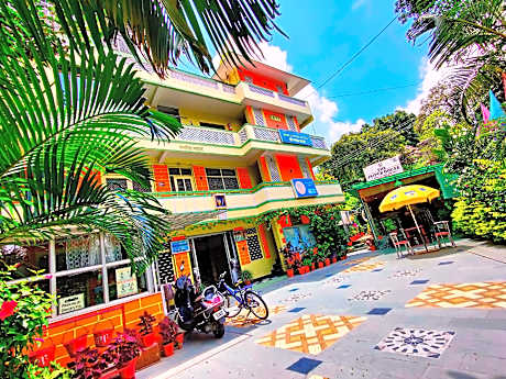 Shri Ganesh Hotel-Only Family & Couples