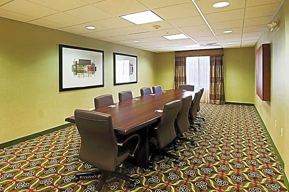 Holiday Inn Express & Suites Phoenix - Glendale Sports Dist By IHG