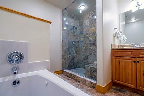 Bear Creek Lodge 309B by Alpine Lodging Telluride