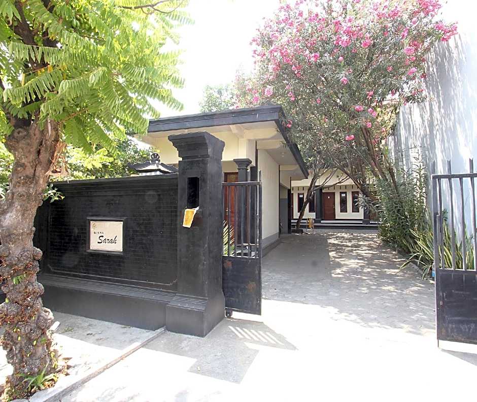 OYO Life 93155 Wisma Sarah