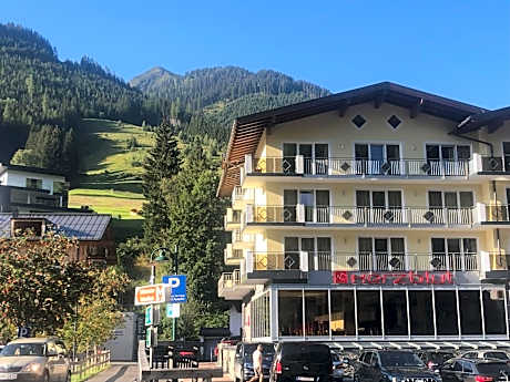 Hotel Herzblut - Joker card included in summer