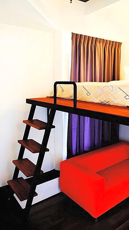 Roomies Suites