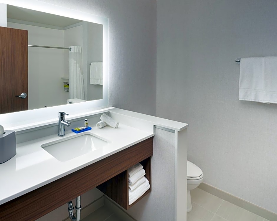 Holiday Inn Express Doral Miami, an IHG Hotel