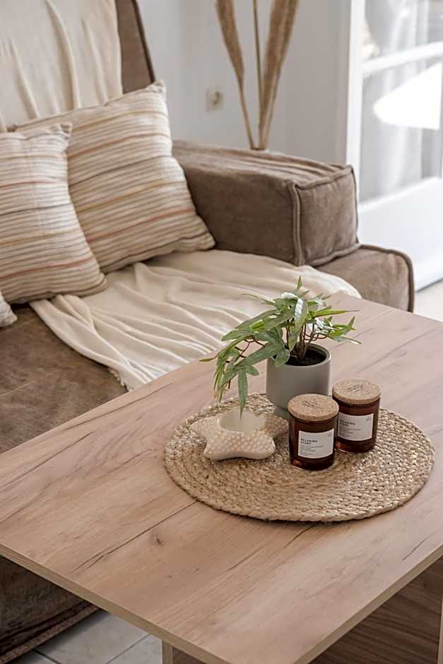 Santa Maroma Rooms & Houses