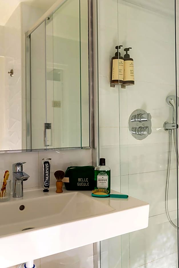 Midnight Hotel Paris