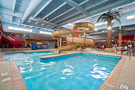 Ramada by Wyndham Sioux Falls Airport - Waterpark & Event Center