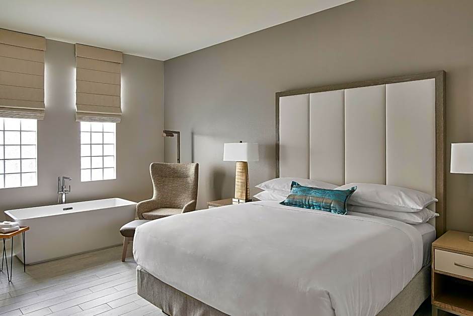 Photo 1 of 4 of 1 King Bed