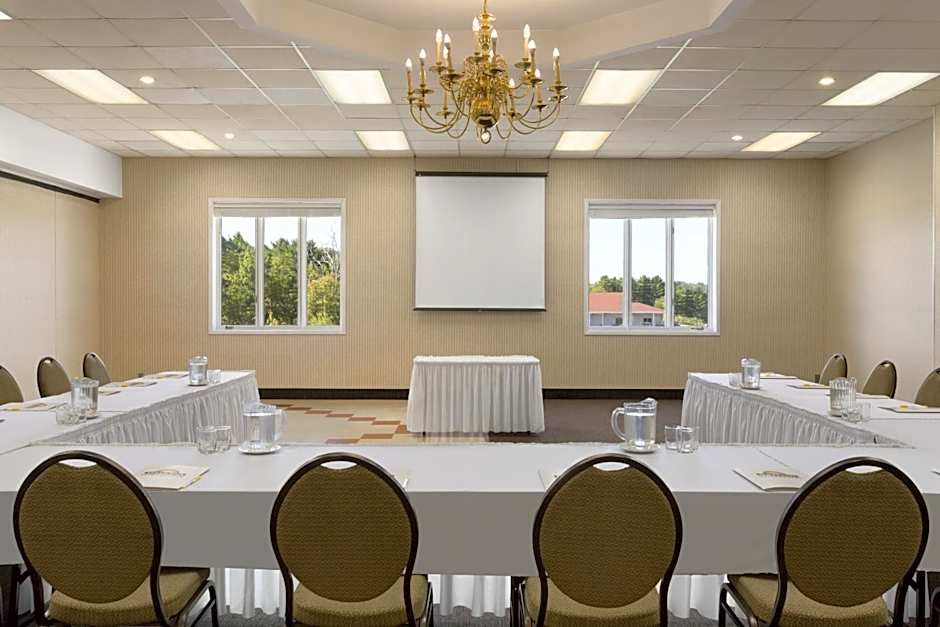 Days Inn & Conference Center by Wyndham Bridgewater