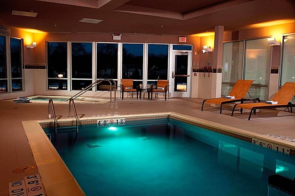 Courtyard by Marriott Milwaukee Airport