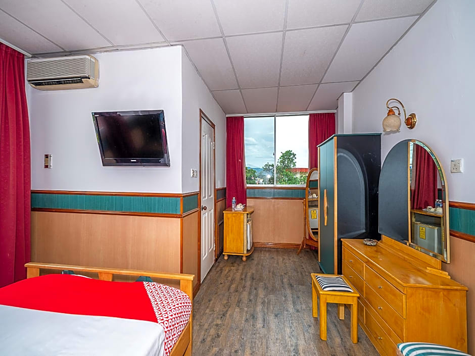 OYO 89864 Hotel Holiday Park