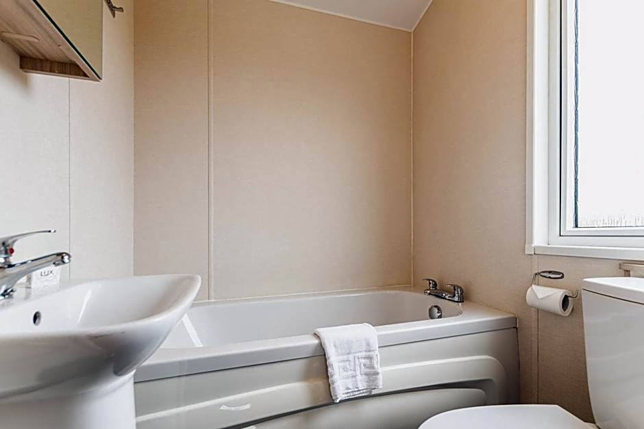 Meadows Lodge with Hot Tub