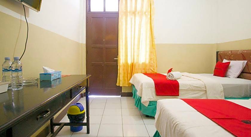 RedDoorz Plus near Pelabuhan Bitung
