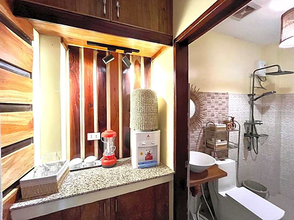 Cozy Bungalow Dua with AC and Generator in General Luna