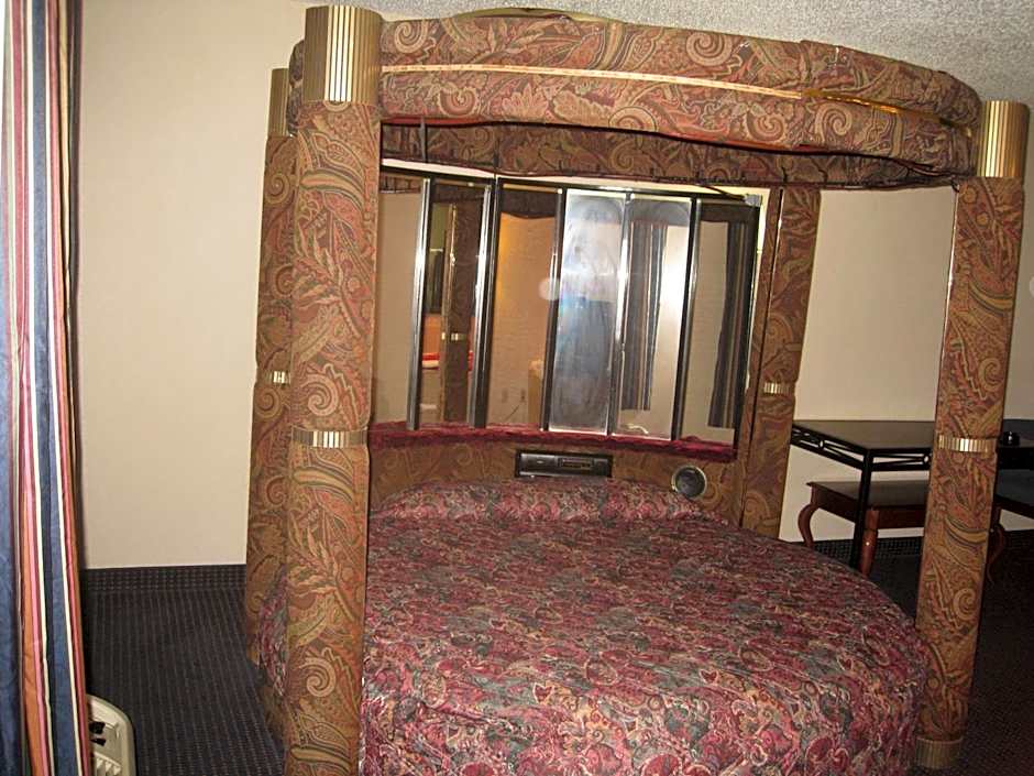 Photo 1 of 7 of Suite, Hot Tub