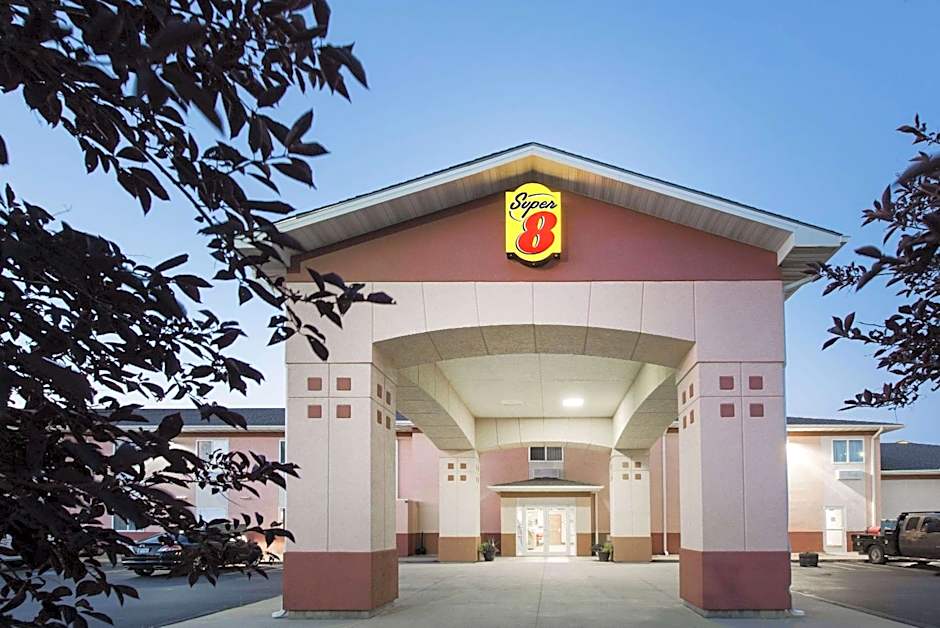 Super 8 by Wyndham Iola KS