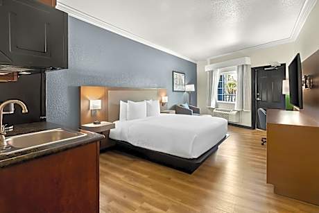 King Room with Kitchenette