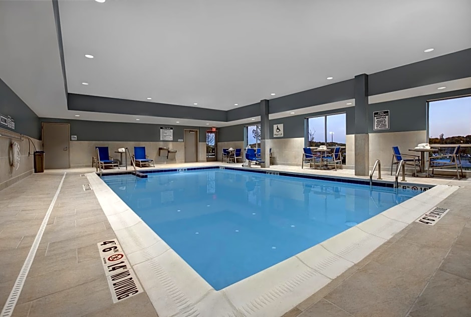 Holiday Inn Express And Suites Milwaukee - Brookfield By IHG