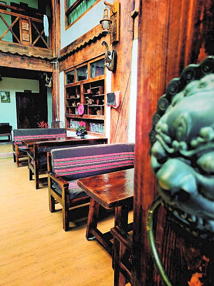 Shangri-La E-Outfitting Boutique Hotel