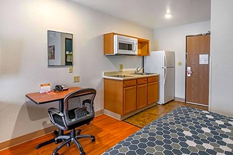 Queen Room - Non-Smoking