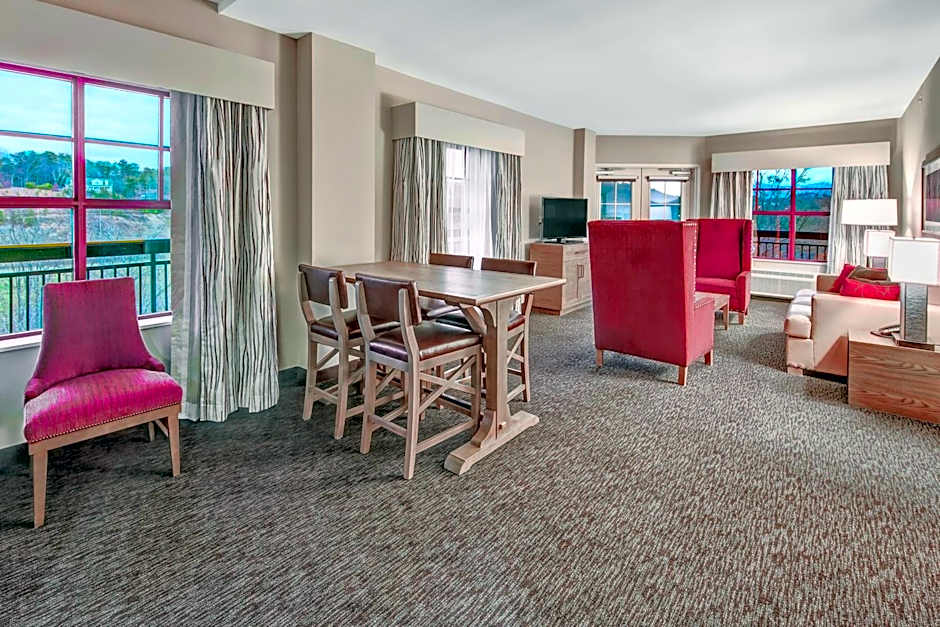 Black Fox Lodge Pigeon Forge, Tapestry Collection by Hilton