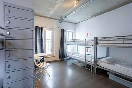 Bed in 10-Bed Mixed Dormitory Room