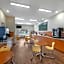 Econo Lodge Inn & Suites