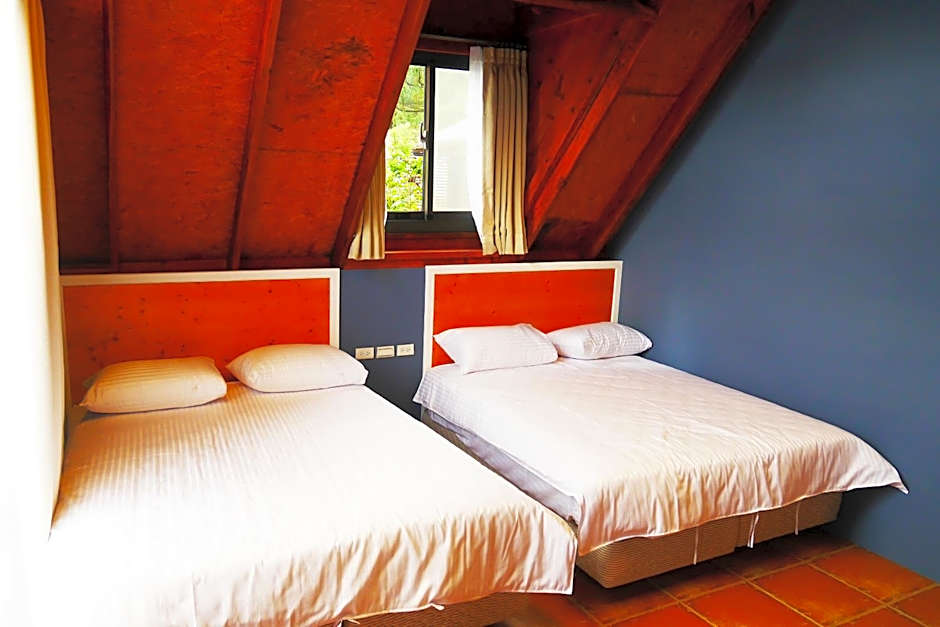 Yue Lake Backpackers