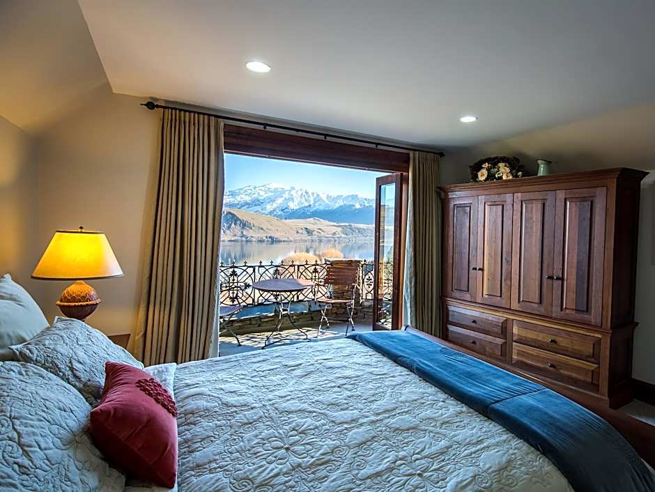 Photo 1 of 5 of Suite